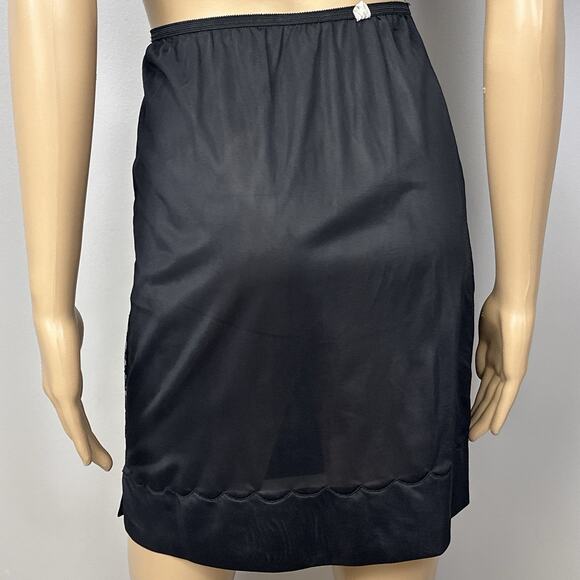 Vintage Sharon Lingerie Very Short Half Slip Nylon Medium RN 21310 Lace Applique - Picture 6 of 9